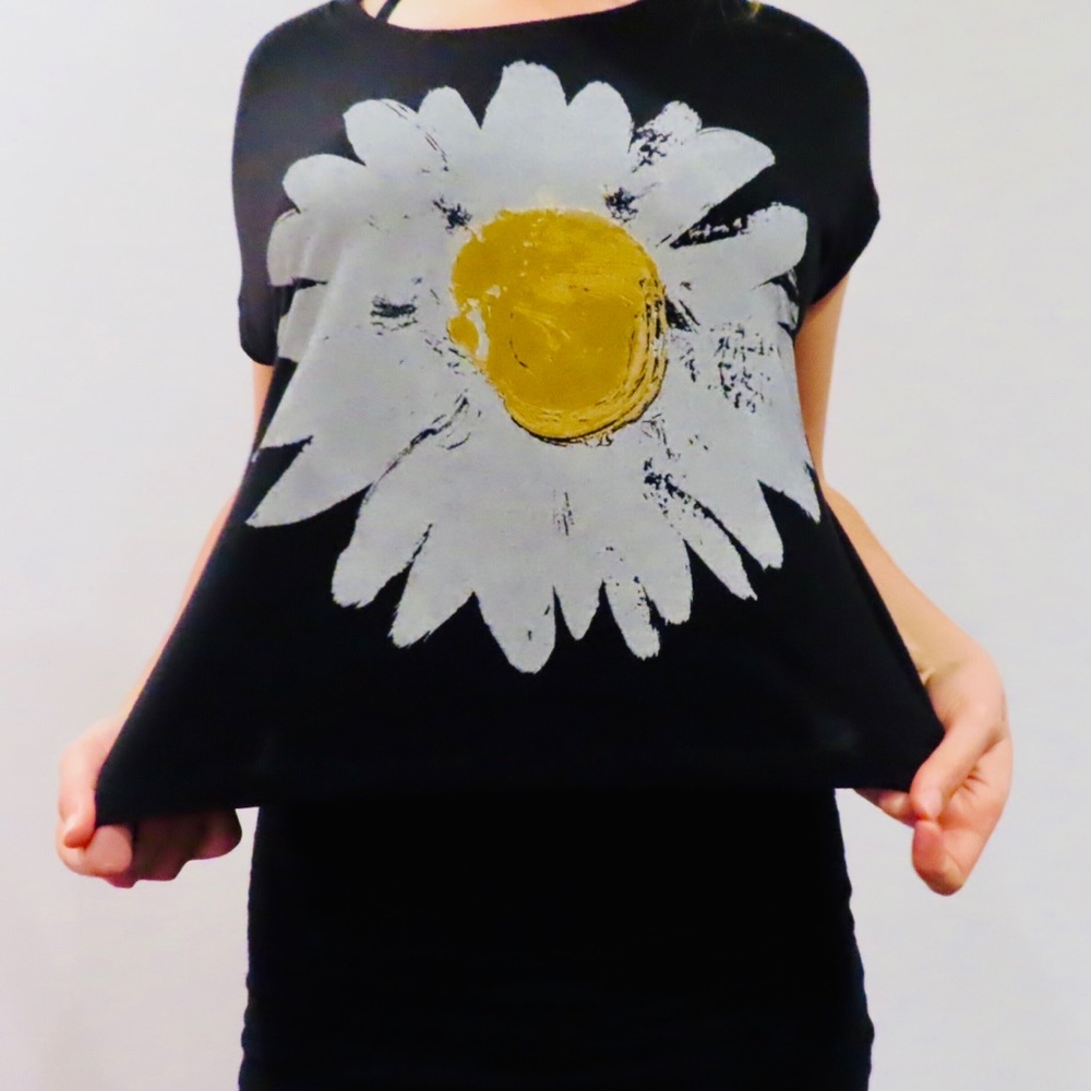 + Daisy Crop + - Picture 4 of 5